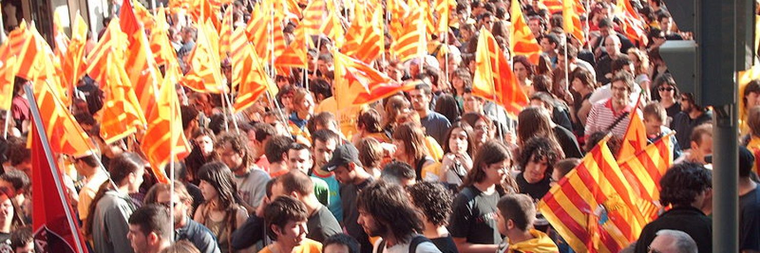 800px-Manifestacio.25.abril.Valencia